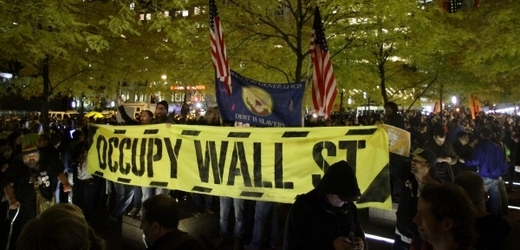 Demonstranti v newyorském Zuccottiho parku.